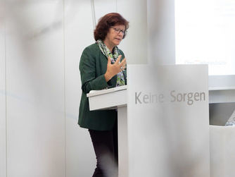 Mag. Dagmar Bittricher, Museumsreferentin des Landes Salzburg hielt den Festvortrag "Ehrenamt - oft unbedankt?"