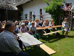 Bei schönstem Wetter war auch der Hof des Freilichtmuseum Pelmberg voll mit Besuchern.
