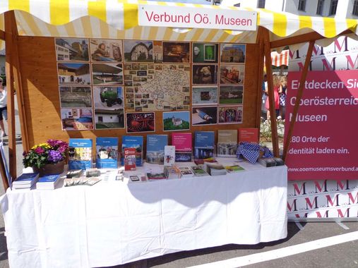 Infostand des Verbundes Oö. Museen bei der Ortsbildmesse