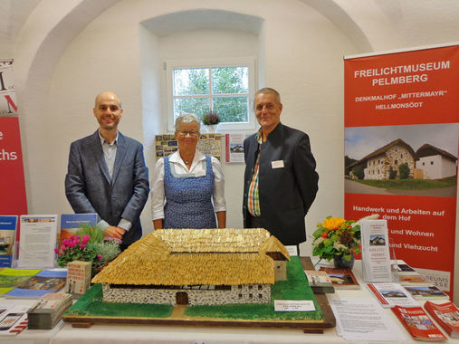 Gemeinsamer Infotisch des Heimatvereins Urfahr-Umgebung und des Verbundes Oberösterreichischer Museen