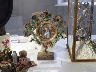 Ausstellungseinblick: Hochzeit.Möbel