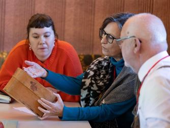 Am Podium: Dr.in Thekla Weissengruber, Sammlungsleiterin Volkskunde und Alltagskultur / OÖ Landes-Kultur GmbH