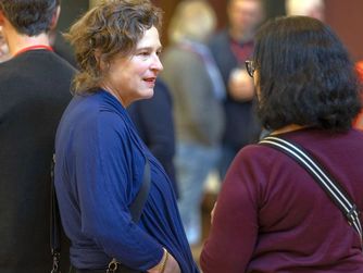 Am Podium: Mag.a Andrea Bina, Leiterin des Nordico Stadtmuseum Linz