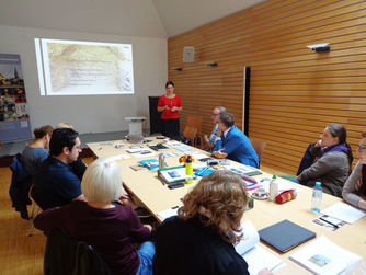 Abschlussseminar des Ausbildungslehrgangs "Museumskusotde/-in" im Evangelischen Museum Oberösterreich in Rutzenmoos