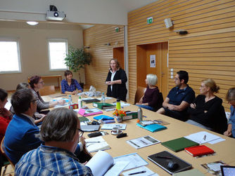 Abschlussseminar des Ausbildungslehrgangs "Museumskusotde/-in" im Evangelischen Museum Oberösterreich in Rutzenmoos