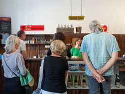 Führungen durch die Sonderausstellung "Prost, Mahlzeit! Wirtshauskultur in Linz" gab es im NORDICO Stadtmuseum Linz am laufenenden Band.