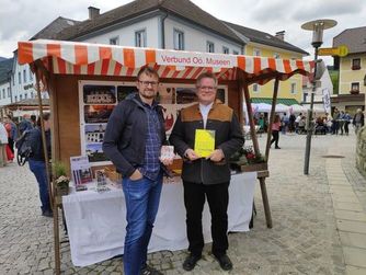 Infostand des Verbundes OÖ. Museen bei der OÖ. Ortsbildmesse in Ternberg.