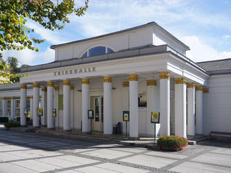 Die Tagung selbst wurde in der Trinkhalle abgehalten, einem ehemaligen Kurhaus, das heute als Veranstaltungsgebäude genutzt wird.