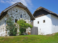 Oberösterreichs Freilichtmuseen bieten ideale Ausflugsziele für Familien: Hier kann man in Natur und Kultur gleichermaßen eintauchen. Das Freilichtmuseum Pelmberg hat an Samstagen, Sonn- und Feiertagen von 14:00 bis 17:00 Uhr geöffnet.