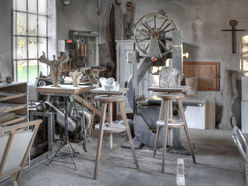 Interessierte können auch die im Originalzustand erhaltenen Werkstätten und Ateliers von Manfred und Otto Daringer in der Höhnharter Straße in Aspach besichtigen. In der Werkstätte des Bildhauers Manfred Daringer befinden sich noch alle Maschinen und Werkzeuge sowie fertige und halbfertige Skulpturen.