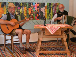 "Insa 2" sorgten für eine tolle Stimmung am Internatioalen Museumstag im Hirschbacher Bauernmöbelmuseum.