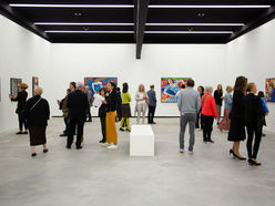 Zur Ausstellungseröffnung "Saša Makarová - Traum und Wirklichkeit" lud das Museum Angerlehner.