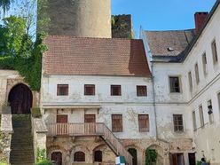 Die Wanderung zum Schloss Wildberg war ein besonderer Programmpunkt in Hellmonsödt. Dort wurde die Gruppe vom neuen Pächter mit Würstchen und Getränken kostenlos bewirtet! 