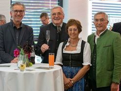 Kons. Freimut Rosenauer (Mitte links) vom Kulturhaus Stelzhamermuseum Pramet und Elsa Reichardt von der Furthmühle Pram wurden geehrt.