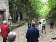 In der Raaber Kellergröppe wurden am Pramtaler Museumstag zahlreiche interessierte Besucherinnen und Besucher durch die alten Sandkeller geführt.