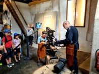 Auch in der historischen Schmiede im Stadtmuseum Steyr wurde eingeheizt, wo die Kinder den Schmiedhammer schwingen durften.