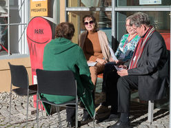 Arbeit in Kleingruppen im Rahmen der Dialoge.