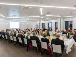 Die Räumlichkeiten des Keine-Sorgen-Atriums boten ein stimmungsvolles Ambiente für die Festveranstaltung.