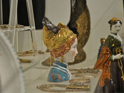 Keramik ist im Gmundner Museum in allen Facetten vertreten.