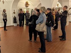 Besichtigung des Figurensaals des Museums Innviertler Volkskundehaus.