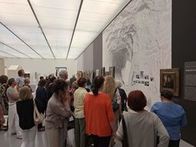 Auf großes Interesse stieß eine Kuratorinnenführung durch die Ausstellung "Die Reise der Bilder" im Lentos Kunstmuseum Linz.