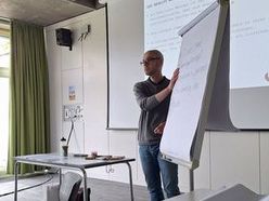Lehrgangsleiter Dr. Klaus Landa eröffnete den Lehrgang.