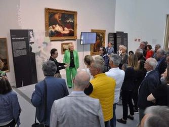 Die Kuratorinnen Dr.in Elisabeth Nowak-Thaller und Dr.in Birgit Schwarz führten durch die Sonderausstellung "Die Reise der Bilder".