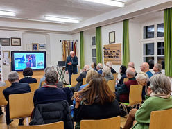 Franz Hauser stellte Projekte und Vorhaben des Heimatvereins Attergau vor.