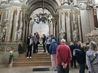 Zahlreiche Besucher:innen nutzten im Zuge der Aktionswoche die letzte Gelegenheit zur Besichtigung des "Berglgrabes" in der ehemaligen Stiftskirche Garsten.