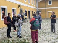 Ein dialogischer Rundgang im Sumerauerhof bot spannende Einblicke in das Leben am Bauernhof von früher.