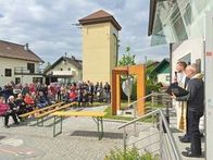 In Frankenburg wurde als Beitrag zum "Gedenkjahr 2025 - 400 Jahre Blutgericht auf dem Haushamerfeld" ein neues Denkmal der Künstlerin Maria Moser eingeweiht.