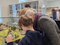 Zur Ausstellungseröffnung "Die Römer im Attergau" im Haus der Kultur kamen heuer besonders viele Familien mit Kindern!