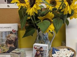 Sonnenblumen waren allgegenwärtig beim Fest - so auch auf unserem Stand!