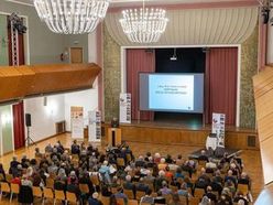 Austragungsort des OÖ Museumstags 2025 war die Stadthalle Enns. Eröffnung durch LAbg. Wolfgang Stanek.