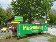 Tag der offenen Tür in allen drei Museen in Klaffer am Hochficht am 18. Mai 2025! Vor dem Wagnereimuseum wird am "Klaffegger Museumstag" zur gemütlichen Pause zwischen den Museumsbesuchen eingeladen.