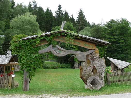 Zugang zum Freilichtmuseum Hayrl in Reichenthal