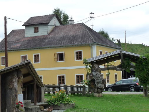 Blick auf die Herrenmühle im Freilichtmuseum Hayrl in Reichenthal