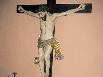 Kruzifix mit lebensgroßer, realistischer Christusfigur aus der Zeit um 1500, im Renaissancezimmer, restauriert;