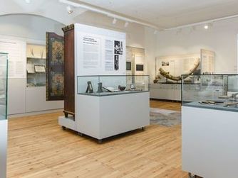 Blick in den gestalteten Raum im Heimatmuseum Mauthausen