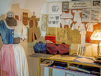 Ausstellungsbereich "Maßschneiderei" im Handarbeitsmuseum