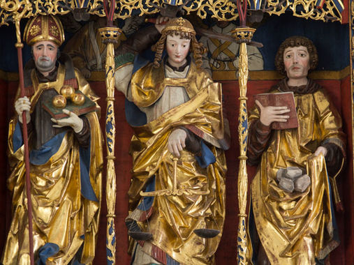 Die heiligen Nikolaus, Michael und Stephan im Flügelaltar von St. Michael