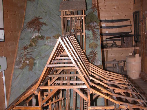 Modell des Holzaufzuges im Heimathaus Steinbach am Attersee