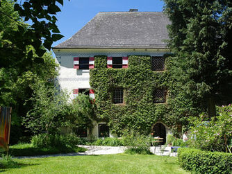 Die Außenanlagen des Schlosses Feldegg sind frei zugänglich.