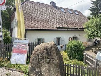 Außenansicht des Bienenmuseums in Zwettl an der Rodl