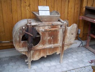 Windmühle zur Getreidereinigung im Heimatmuseum Wallern.