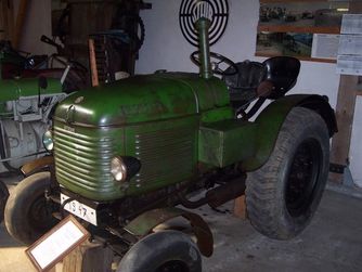 Steyr Traktor, Baujahr 1947 im Bauern-Technik-Museum in Dietach bei Steyr
