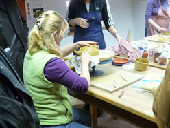 Kursbetrieb in der Mühlviertler Keramikwerkstätte Hafnerhaus in Leopoldschlag