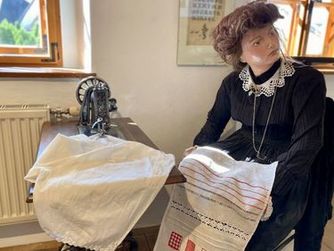 "Nadelunterricht mit dem Fräulein"