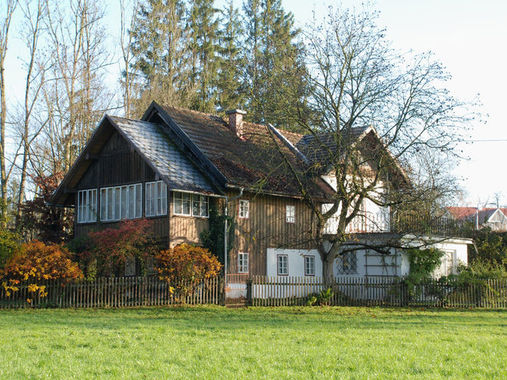 Blick auf das "Bilger-Breustedt-Haus" in Taufkirchen an der Pram.