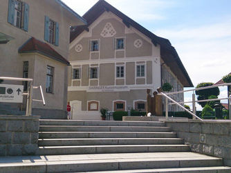 Das DARINGER Kunstmuseum befindet sich im Stiblersaal der Gemeinde Aspach.